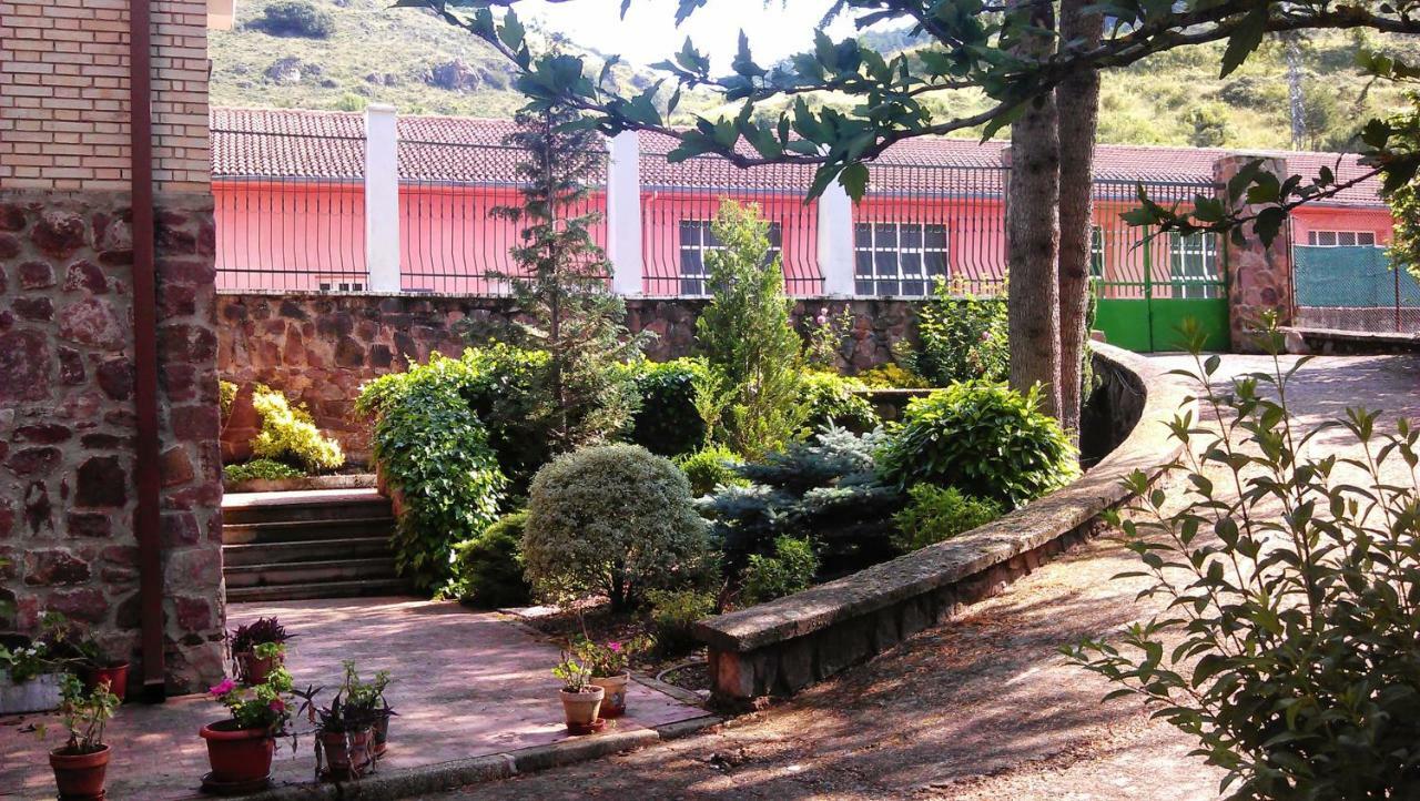 Casa De Julio Marroquin Villa Pradoluengo Exteriör bild